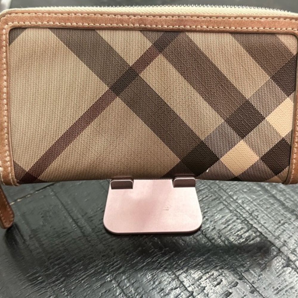Burberry zip around wallet